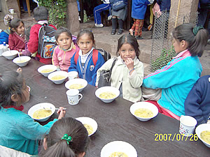 Bessere Chancen für die Kinder - Mittagstische in Cusco und Quiquijana