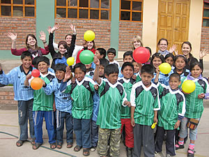 Die Kinder in Quiquijana freuen sich über den Besuch aus Deutschland