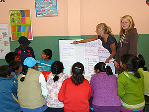 Nachmittagsunterricht mit den Kindern in Quiquijana