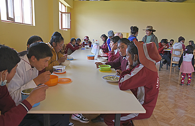 Mittagstisch in der Grundschule Ccoyabamba